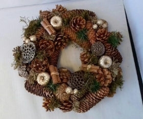 Gold Christmas wreath (Indoor)